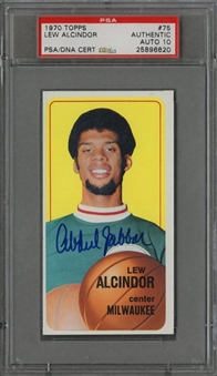 1970 Topps #75 Lew Alcindor Signed Card – PSA/DNA GEM MT 10
